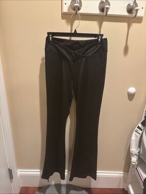 SHEIN Black V-Waist Flare Leggings